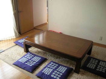 petite table basse où l'on prend ses repas au japon